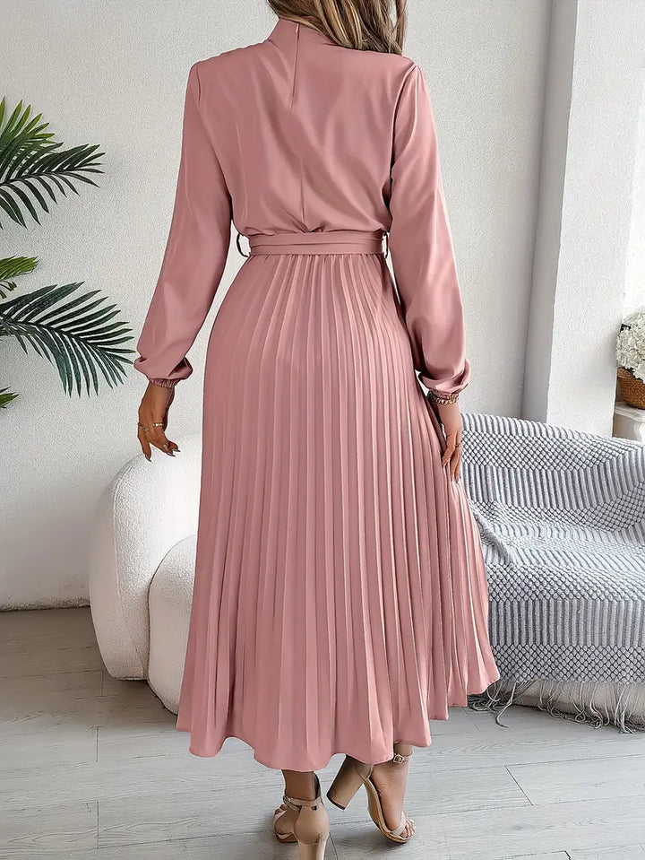 Vestito midi plissettato da donna con collo alto