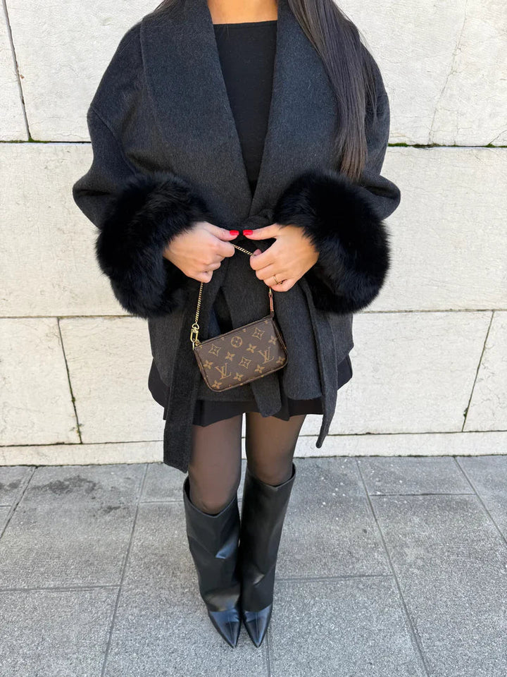 Cappotto da donna effetto cintura con maniche in pelliccia sintetica