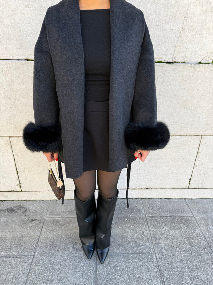 Cappotto da donna effetto cintura con maniche in pelliccia sintetica