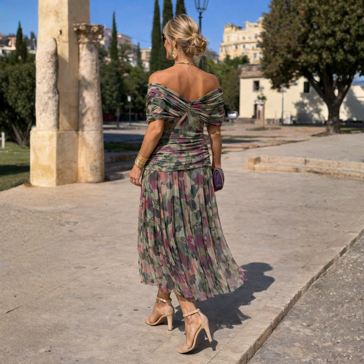 Dlouhé dámské šaty s překříženým výstřihem a elegantní siluetou