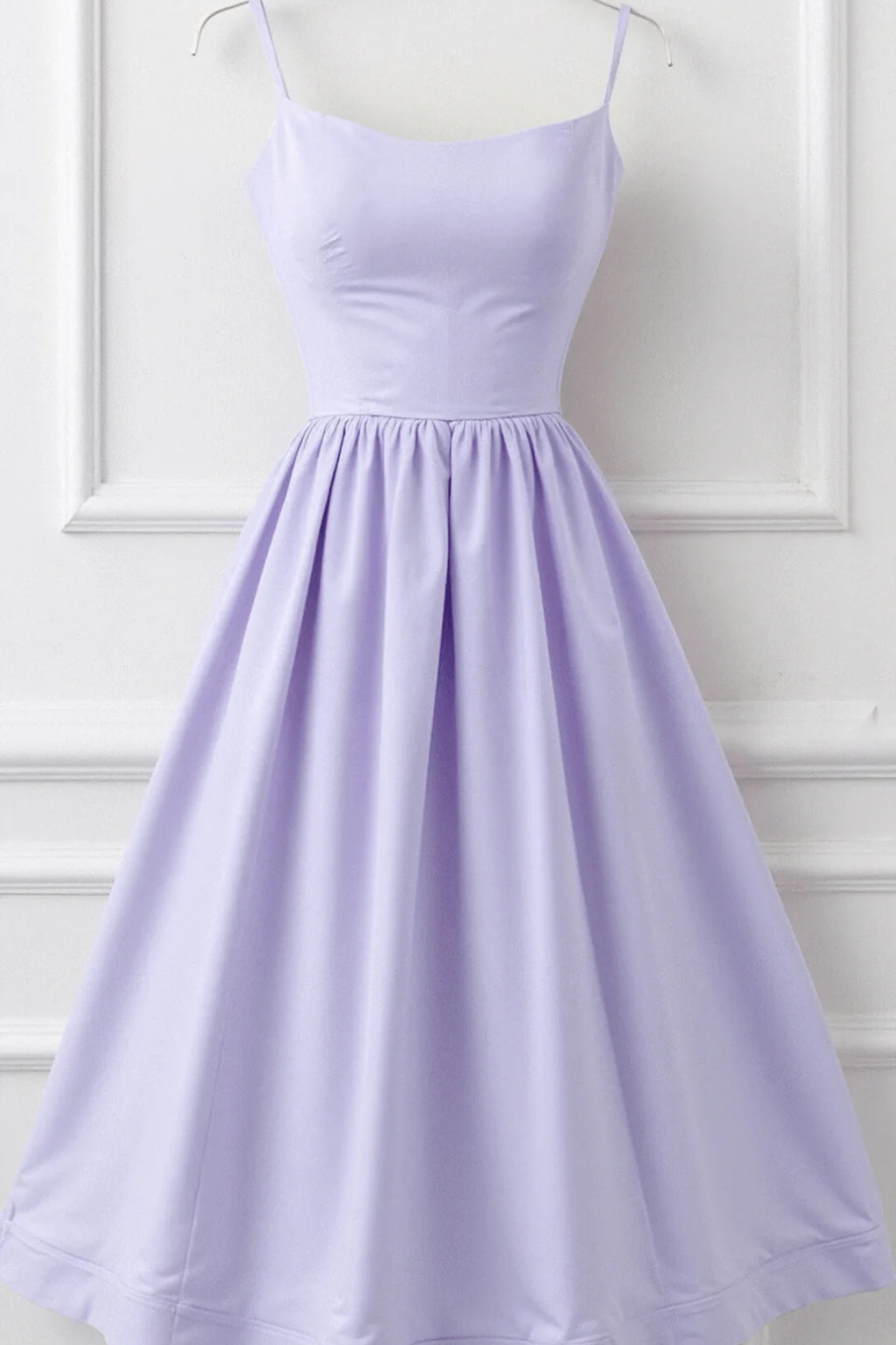 Robe Midi Femme à Bretelles Fines et Jupe Évasée