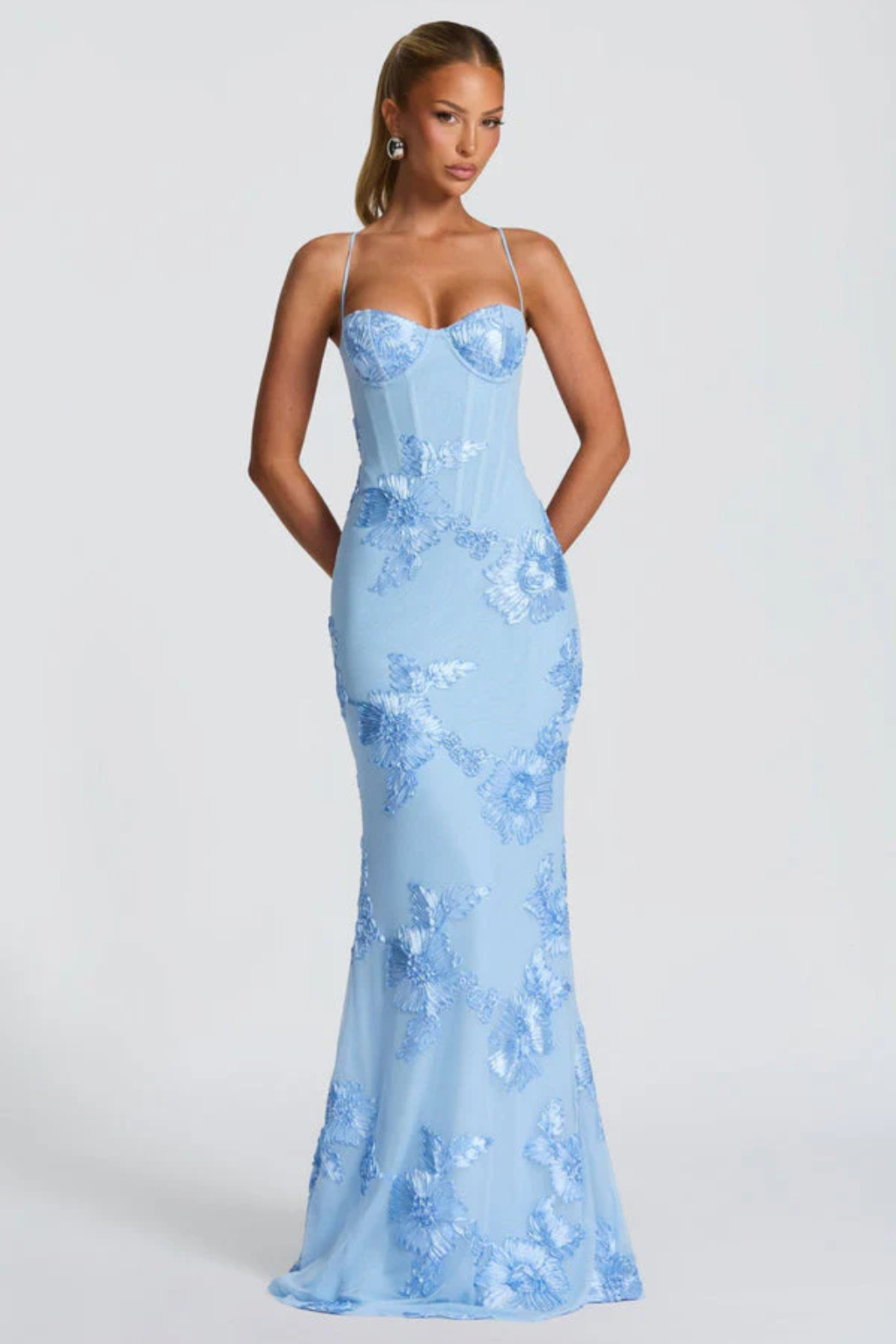 Robe Longue Femme Sirène à Bretelles Fines et Broderies Florales