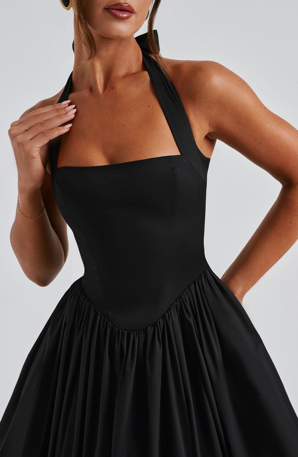 Elegantní midi šaty na ramínka pro ženy