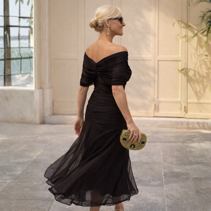 Dlouhé dámské šaty s překříženým výstřihem a elegantní siluetou