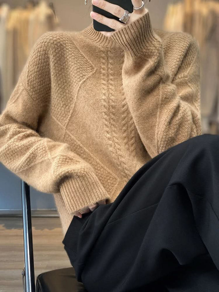 Maglione da donna a collo alto con motivo a trecce
