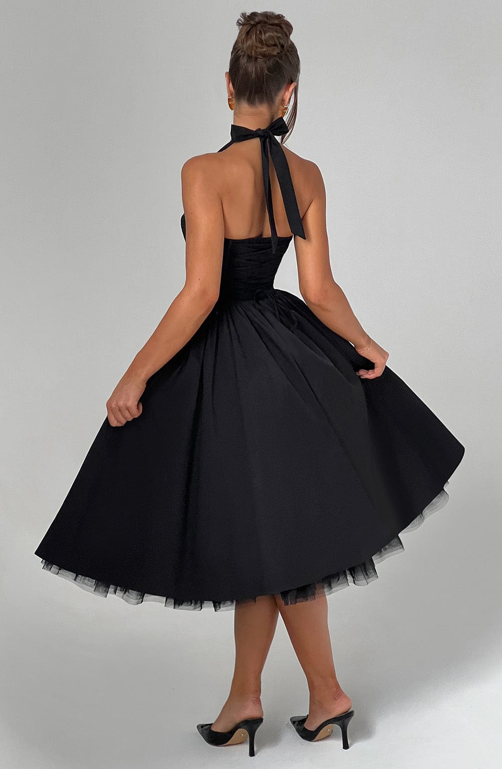 Elegantní midi šaty na ramínka pro ženy