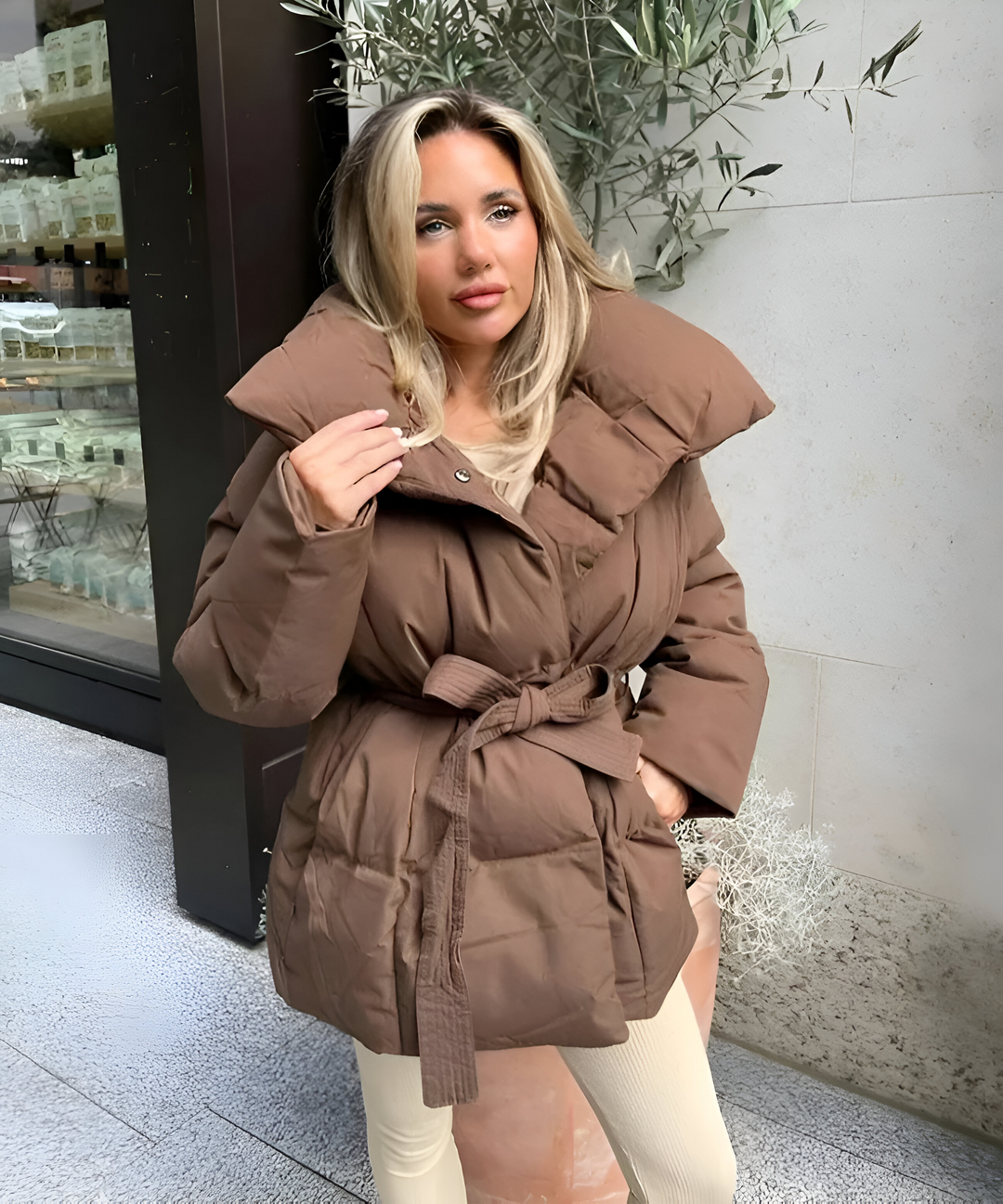 Piumino Cinturato: Calore Elegante & Silhouette Invernale