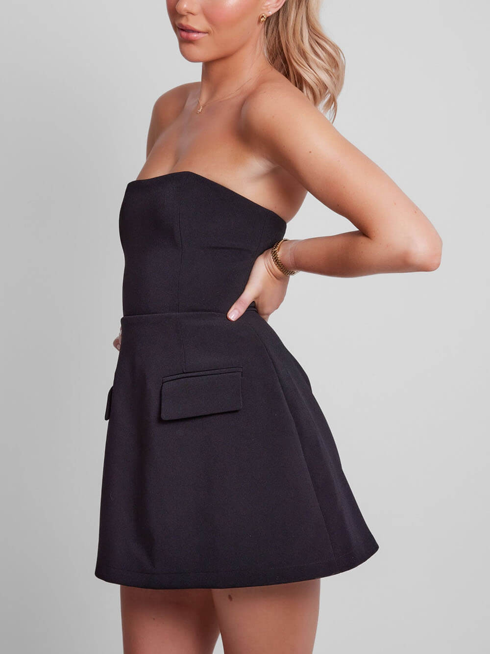 Robe Mini Bustier Évasée à Coupe Sculptante Élégante