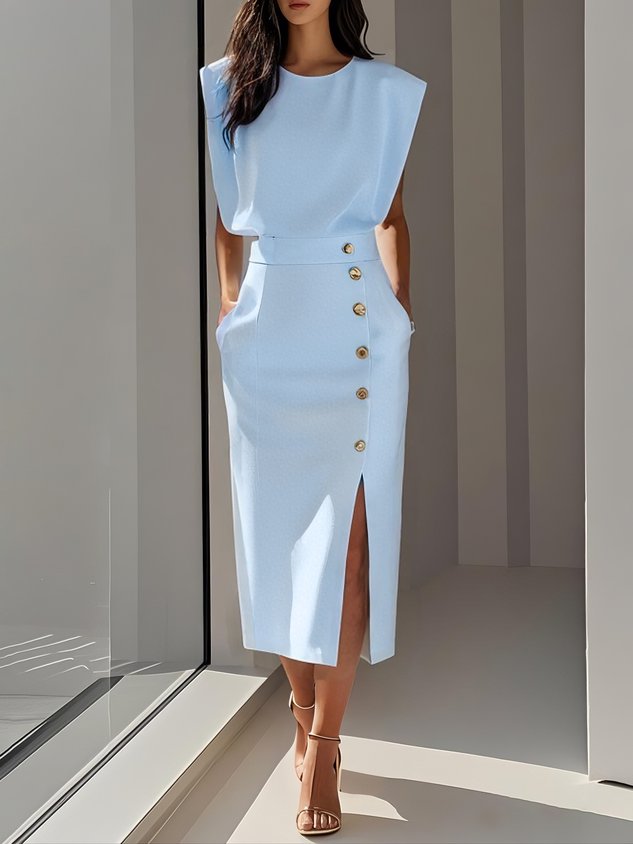Elegantní midi šaty bez rukávů s dekorativními knoflíky