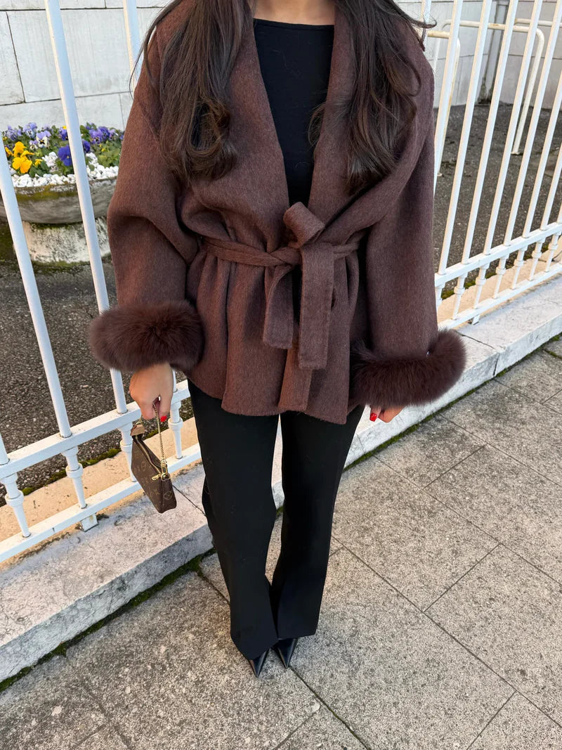 Cappotto da donna effetto cintura con maniche in pelliccia sintetica