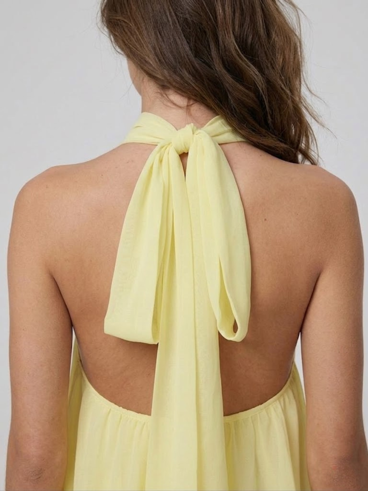Robe courte femme dos nu col montant volants