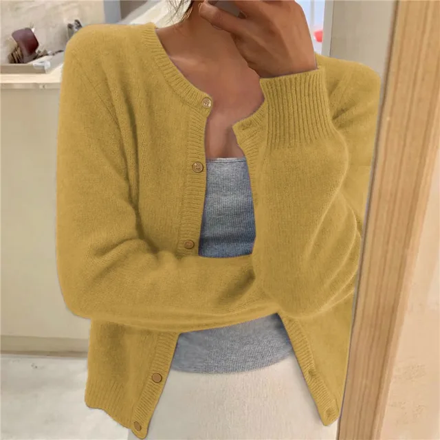 Cardigan da donna corto con bottoni e vestibilità aderente