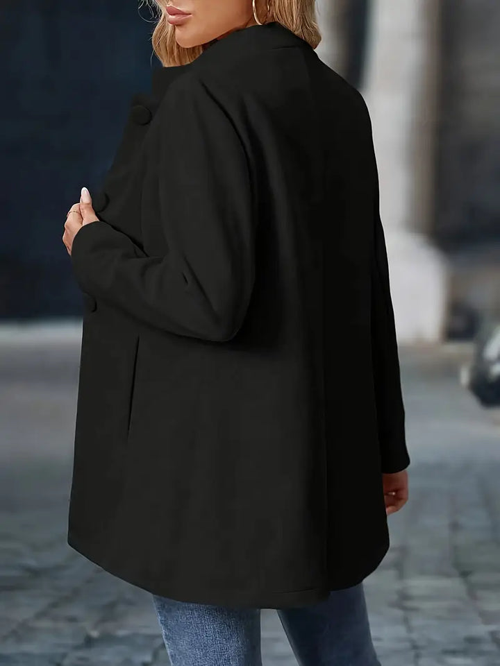 Dámský rovný kabát s přiléhavým střihem
