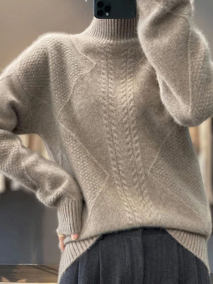 Maglione da donna a collo alto con motivo a trecce