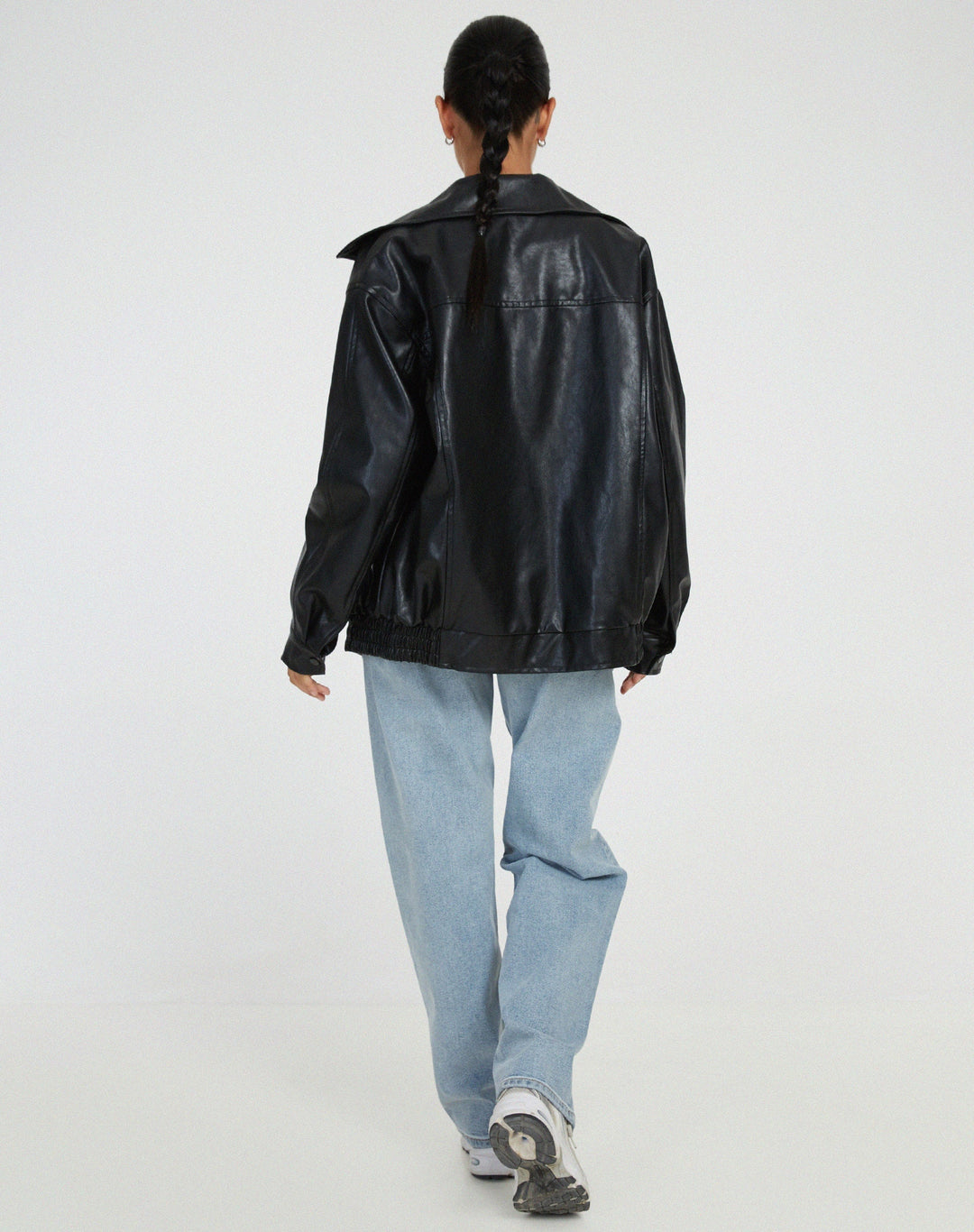 Chaqueta bomber oversize de cuero sintético para mujer