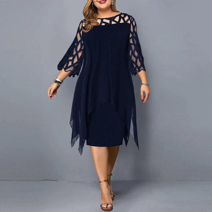 Vestito da donna in pizzo fluido con maniche 3/4 e orlo asimmetrico