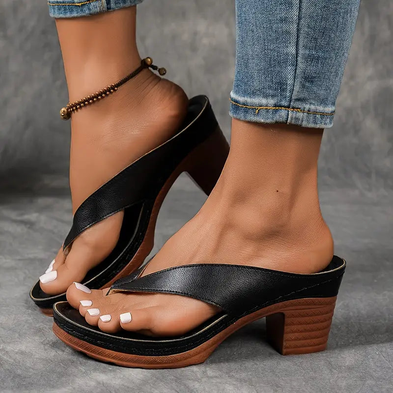 Pohodlné sandály na platformě v ležérně elegantním stylu