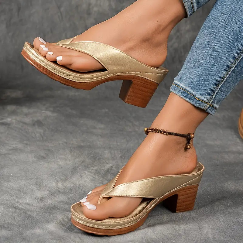 Pohodlné sandály na platformě v ležérně elegantním stylu