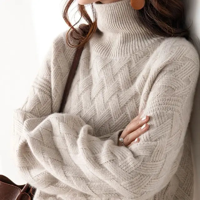 Maglione da donna a collo alto con motivo intrecciato