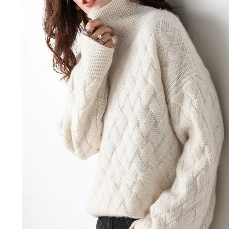 Maglione da donna a collo alto con motivo intrecciato