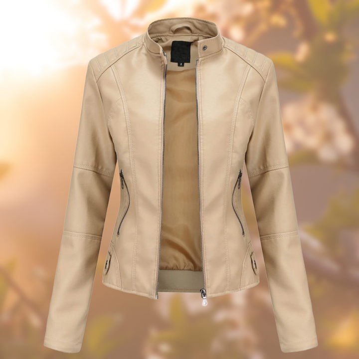 Chaqueta ajustada de cuero sintético roja: Elegancia audaz