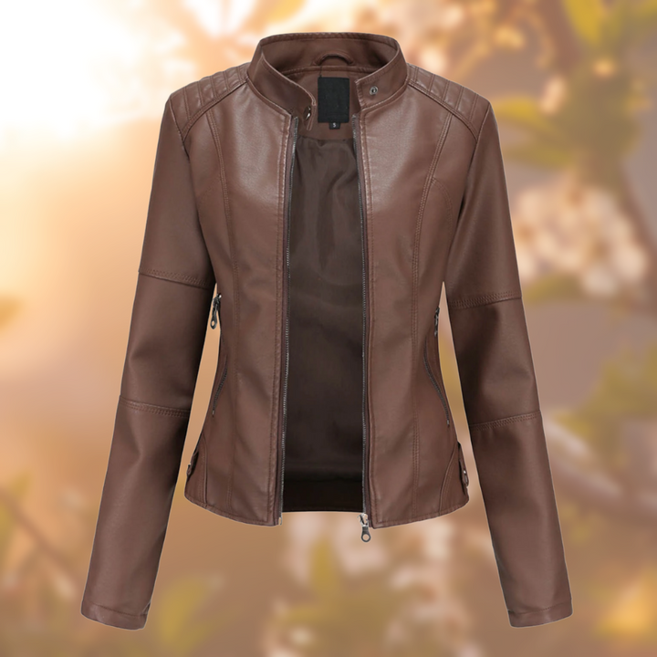 Chaqueta ajustada de cuero sintético roja: Elegancia audaz