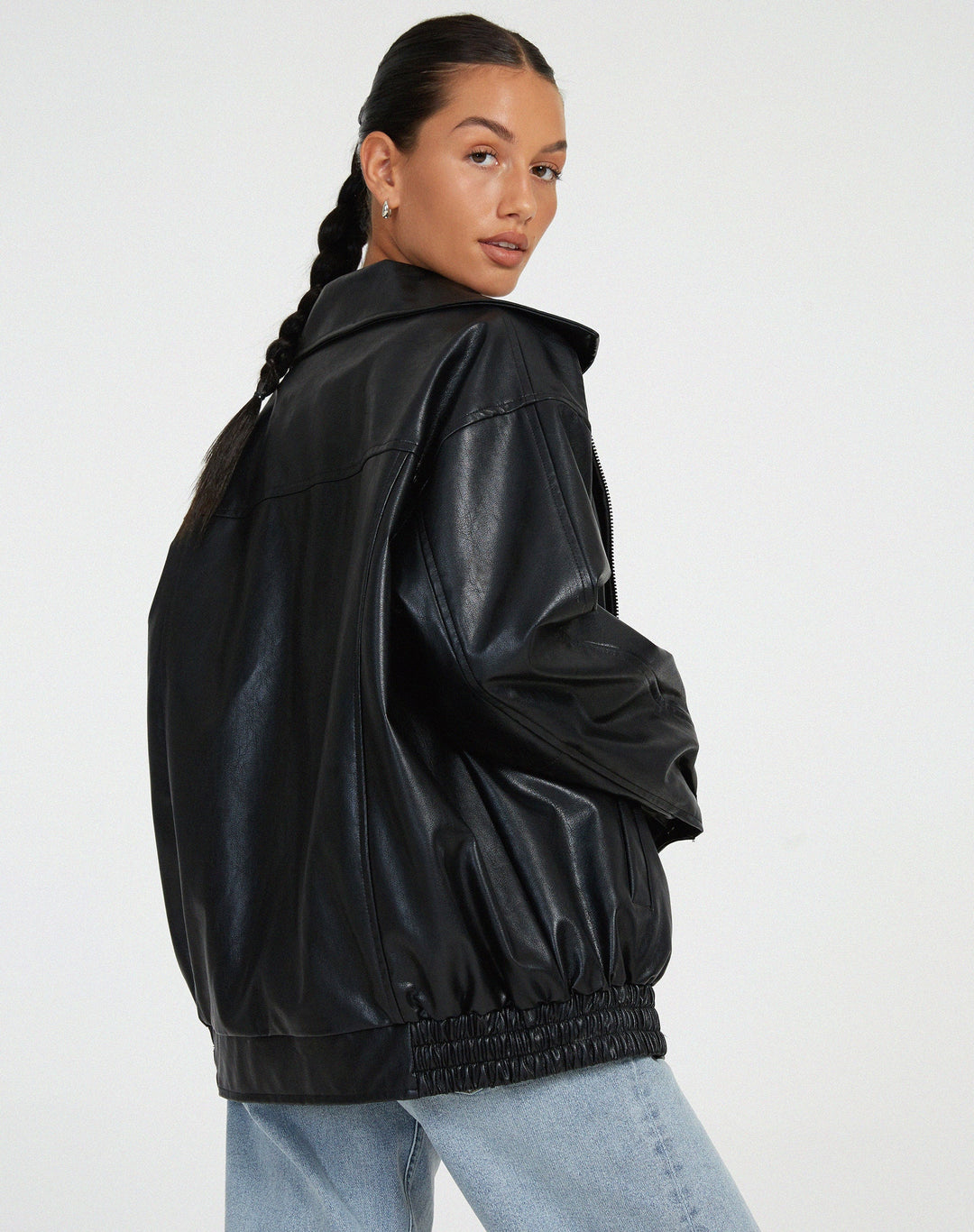 Chaqueta bomber oversize de cuero sintético para mujer