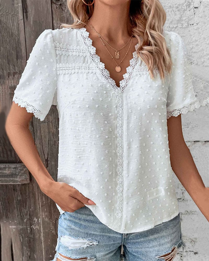 Dámská halenka s krajkou a výstřihem do V, elegantní a ležérní styl