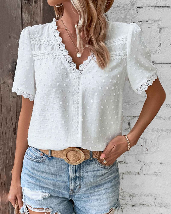 Dámská halenka s krajkou a výstřihem do V, elegantní a ležérní styl