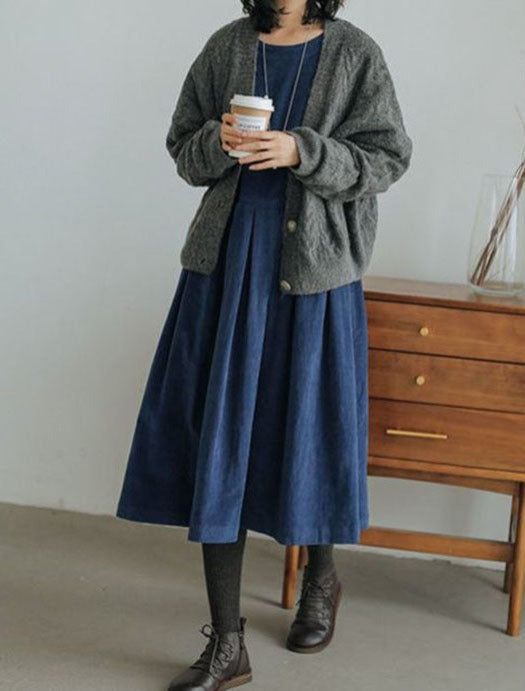 Women's long-sleeved midi dress with a flared cut