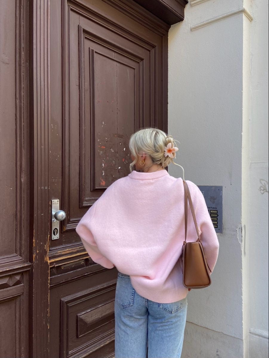Dámský měkký oversize svetr: elegantní a uvolněné pohodlí