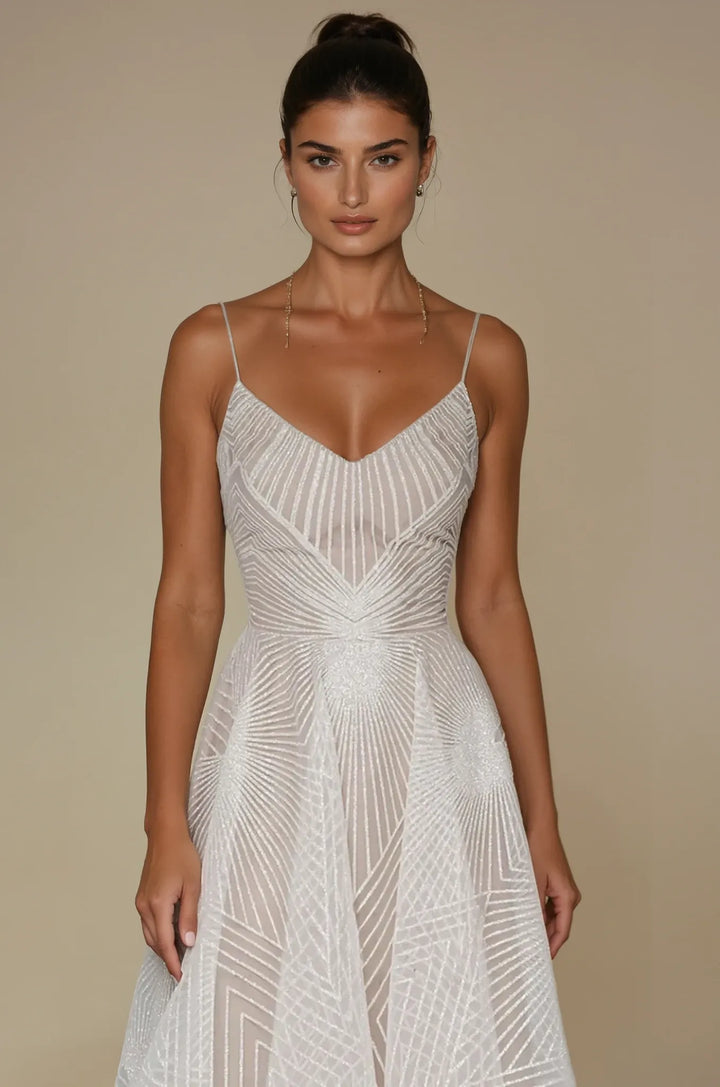 Elegantní šaty s nebeským leskem