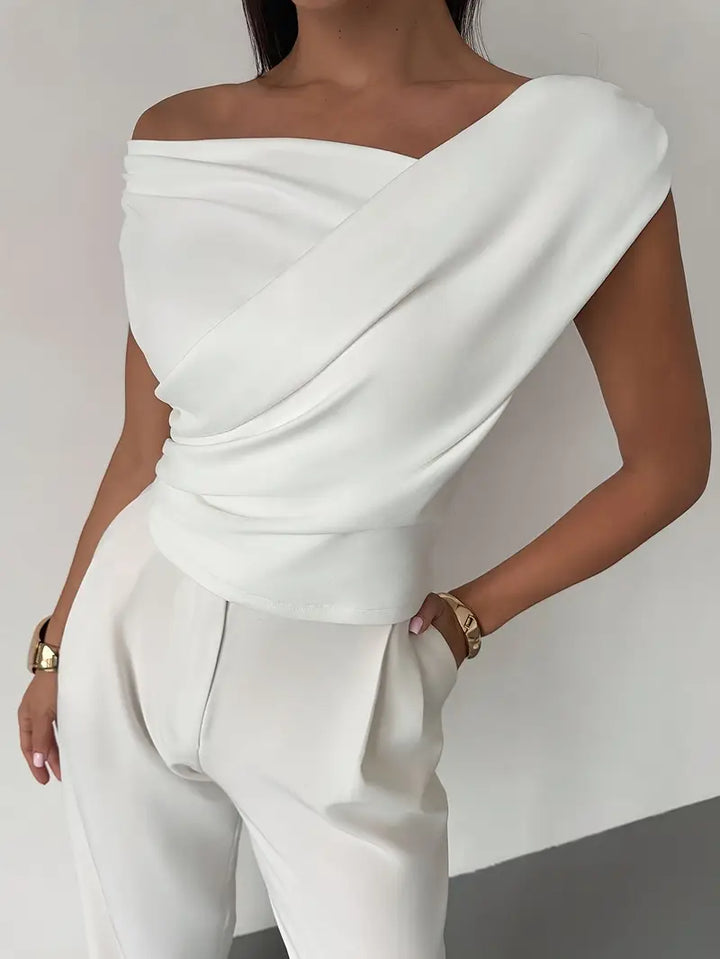Elegantní top s volánem na rameni