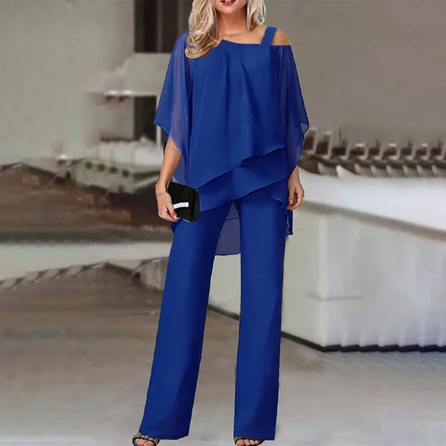 Conjunto de mujer con top de hombros descubiertos y pantalón ancho