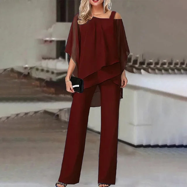 Conjunto de mujer con top de hombros descubiertos y pantalón ancho