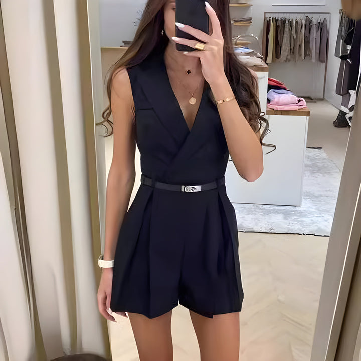 Mono corto tipo blazer sin mangas – La combinación perfecta de elegancia y audacia