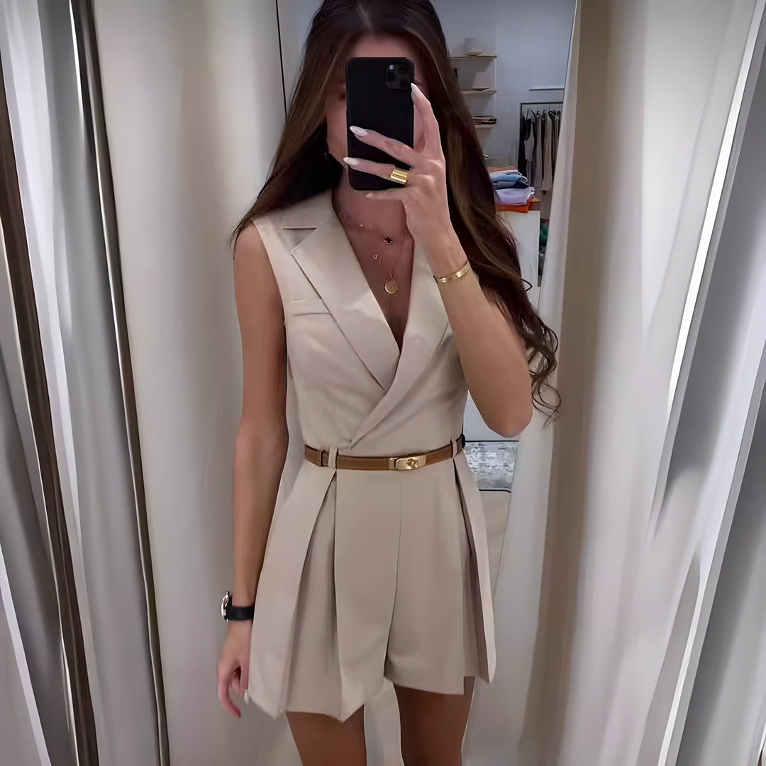 Mono corto tipo blazer sin mangas – La combinación perfecta de elegancia y audacia