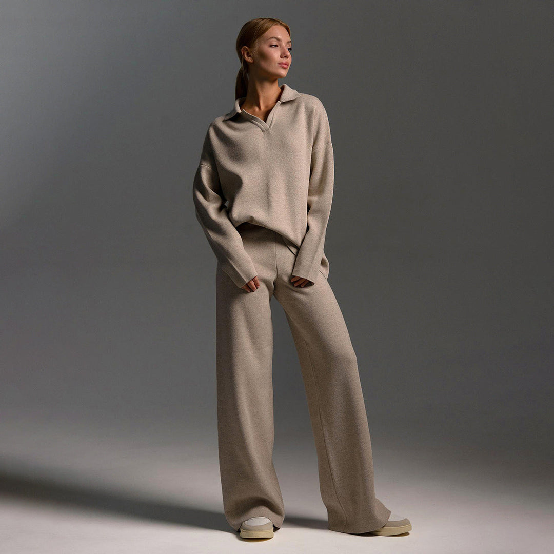 Completo donna con maglione a collo polo e pantaloni larghi