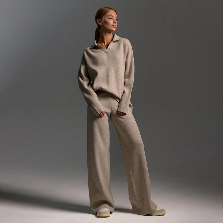 Completo donna con maglione a collo polo e pantaloni larghi