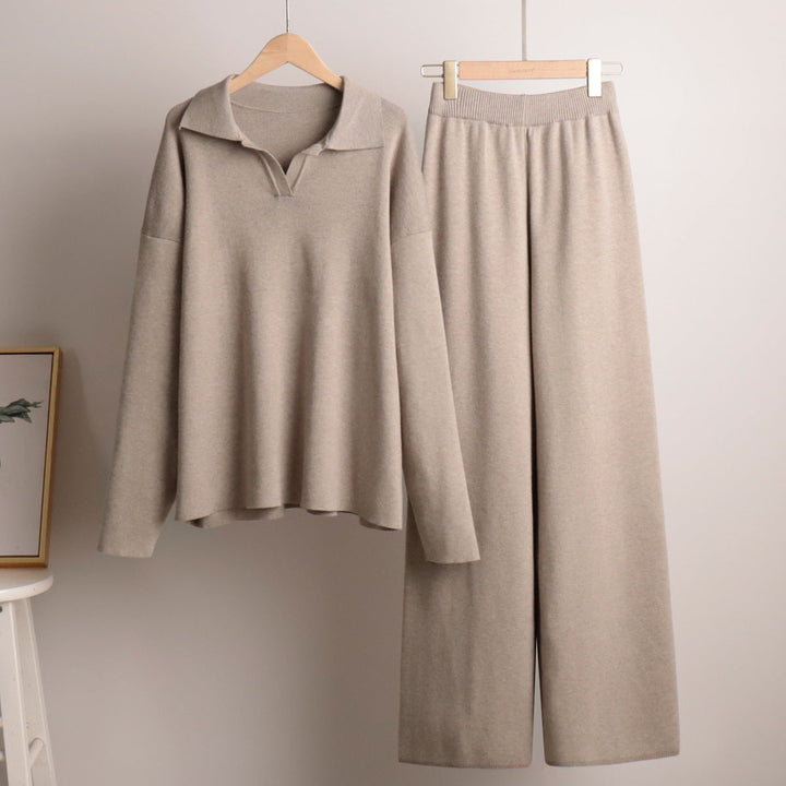 Completo donna con maglione a collo polo e pantaloni larghi