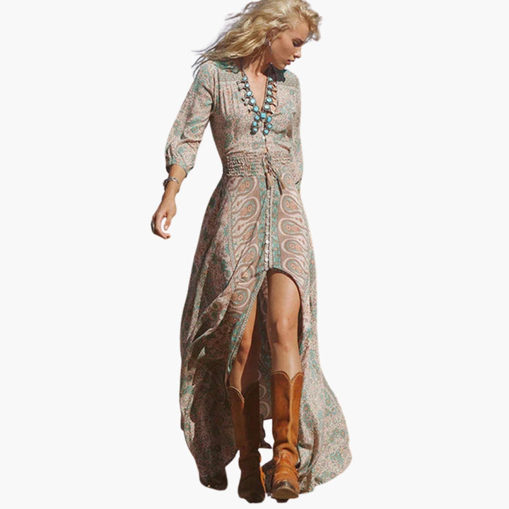 Elegantní dlouhé dámské šaty s výstřihem do V a paisley vzorem