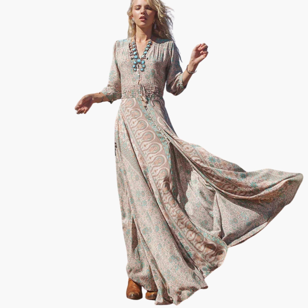 Elegantní dlouhé dámské šaty s výstřihem do V a paisley vzorem