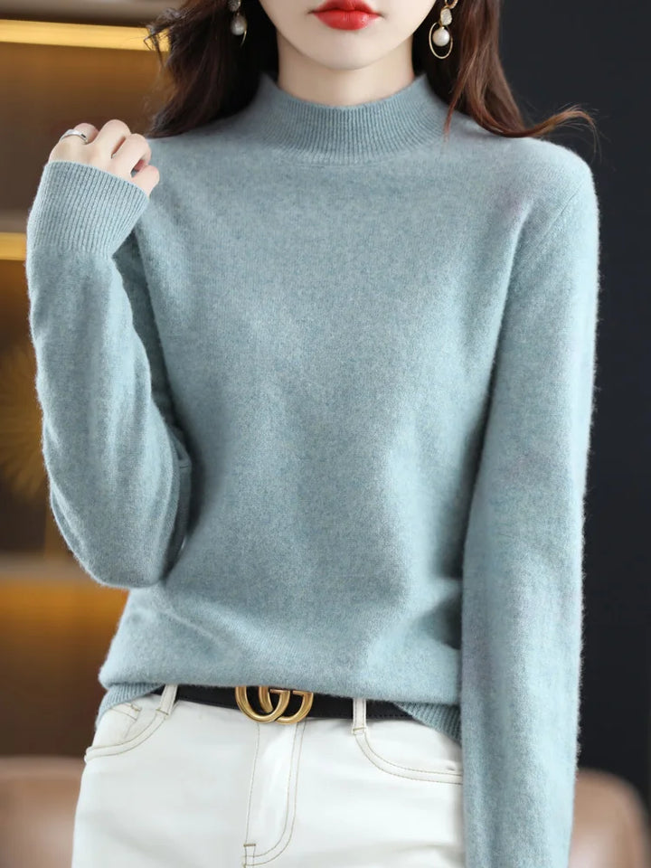 Maglione da donna a collo alto e vestibilità aderente