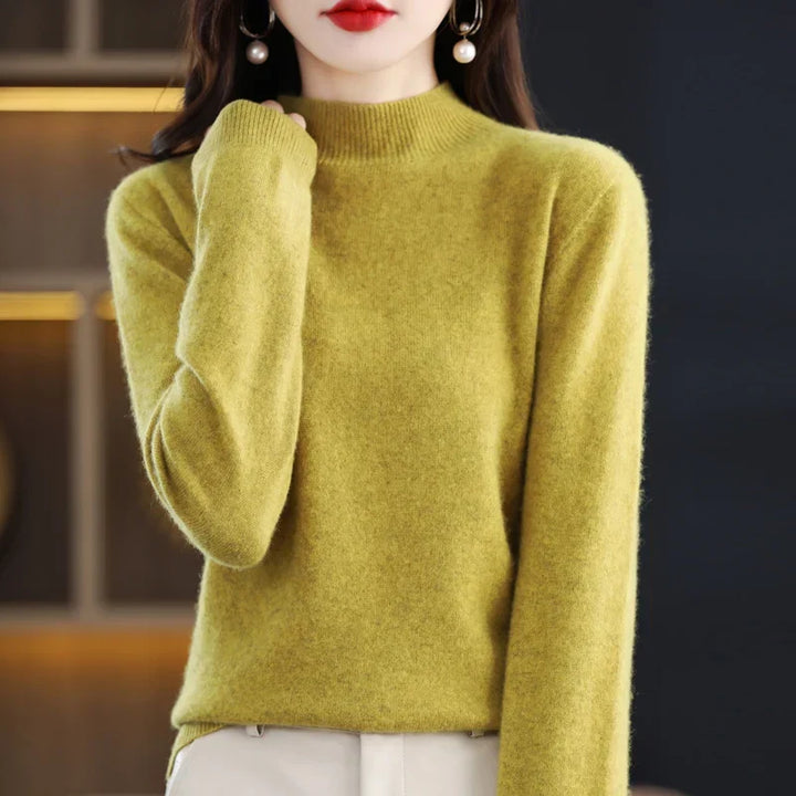 Maglione da donna a collo alto e vestibilità aderente