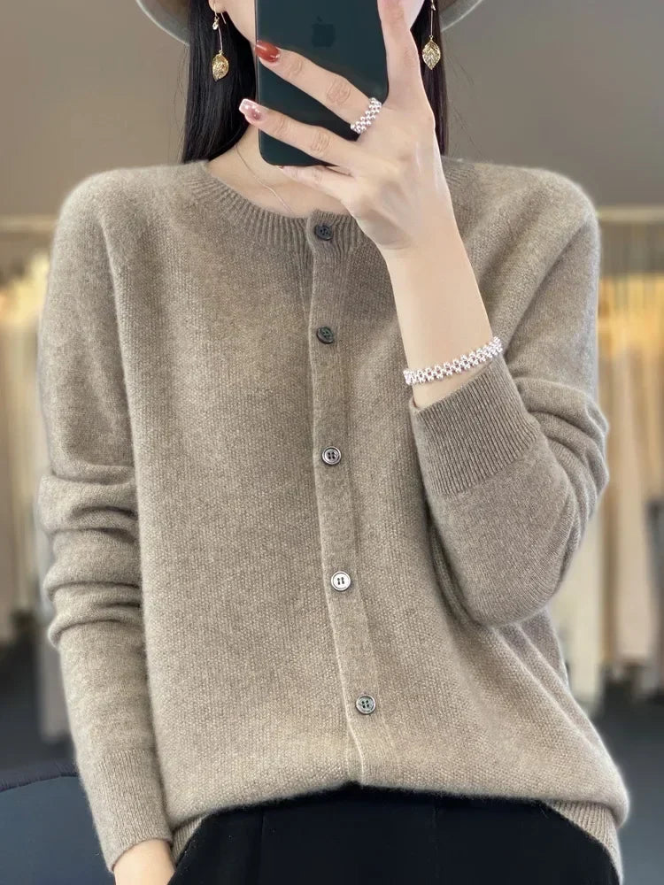 Cardigan da donna con bottoni in maglia morbida