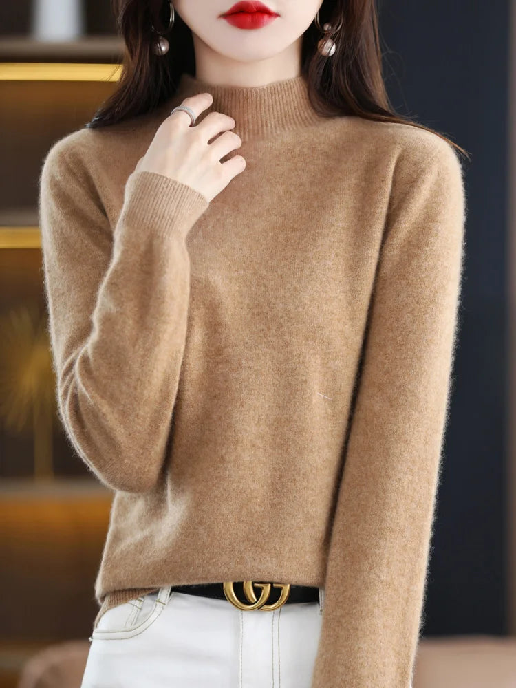 Maglione da donna a collo alto e vestibilità aderente
