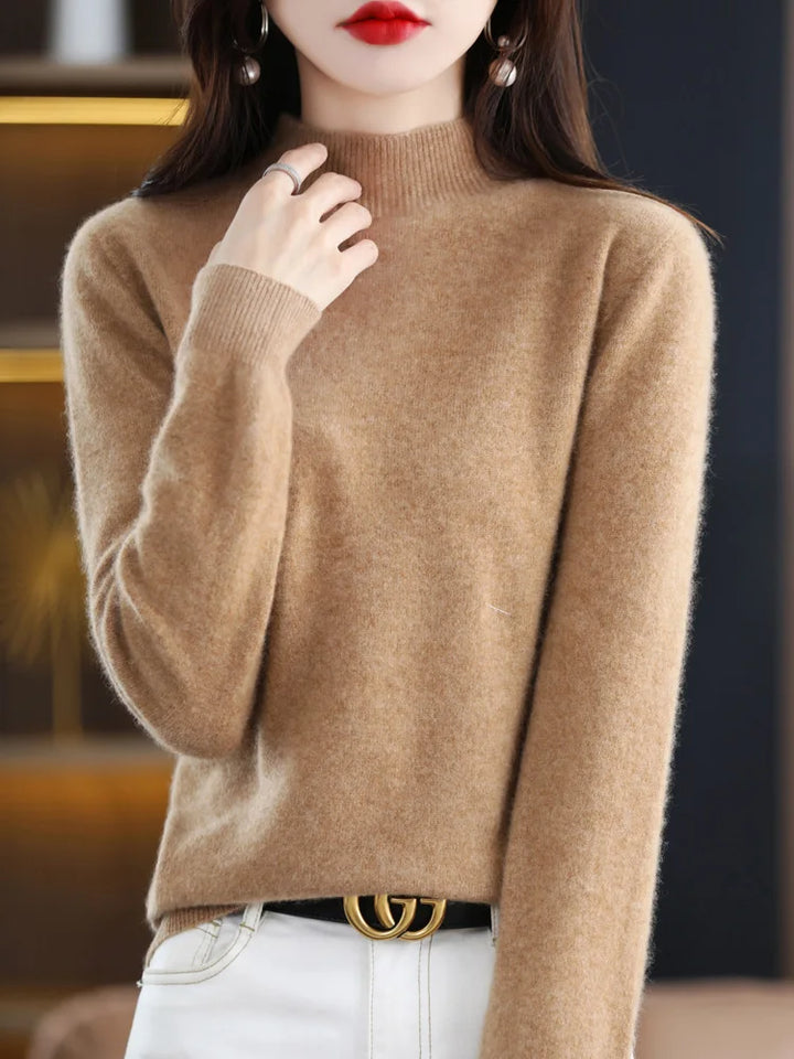 Maglione da donna a collo alto e vestibilità aderente