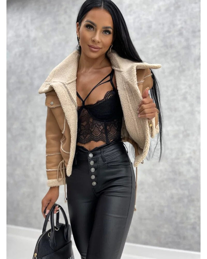 Chaqueta corta de mujer estilo motero con cuello en contraste