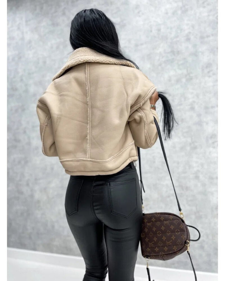 Chaqueta corta de mujer estilo motero con cuello en contraste