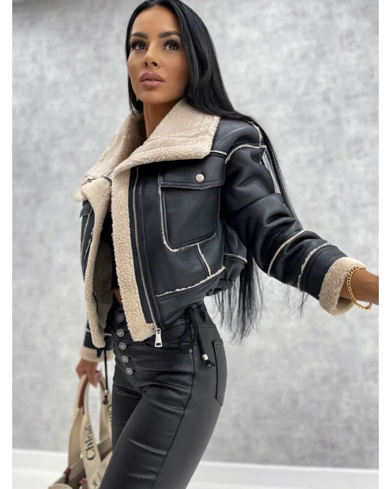 Chaqueta corta de mujer estilo motero con cuello en contraste